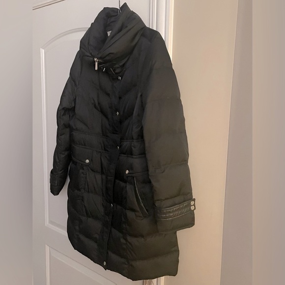 “Kenneth Cole “coat for women.Very good condition,like new.Size-XL,color black. - Picture 3 of 10